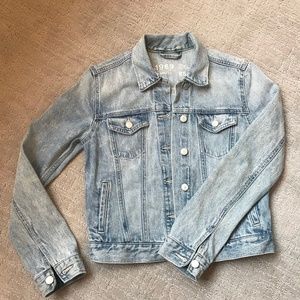women's GAP light wash denim jacket